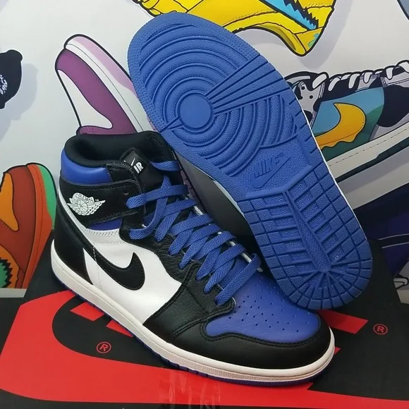 Air Jordan 1 Retro High OG "Royal Toe" - Picture 2 of 8